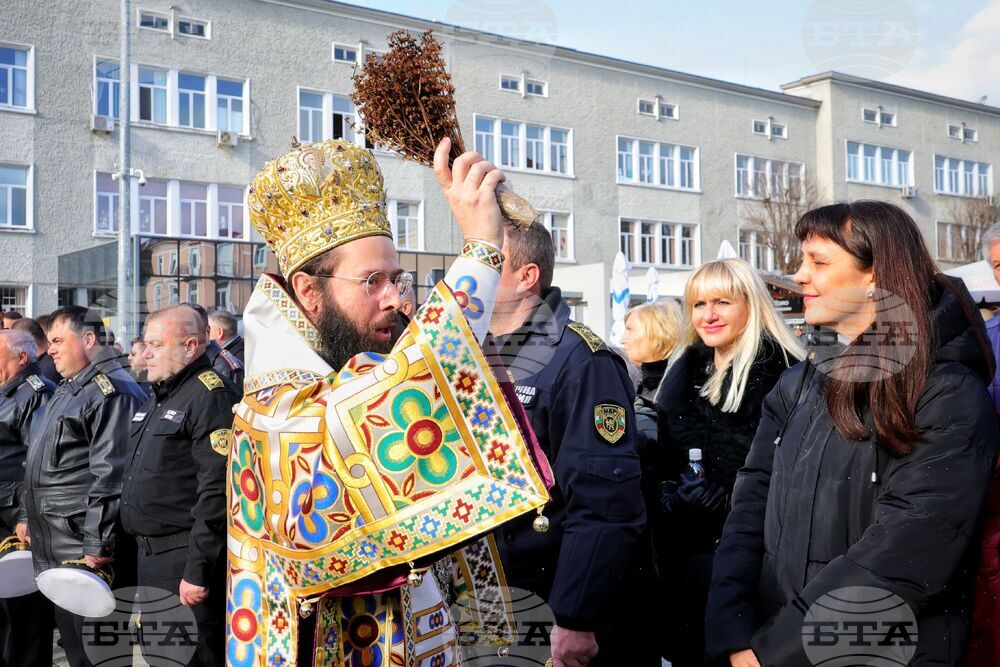 Бургас - освещаване на бойни знамена