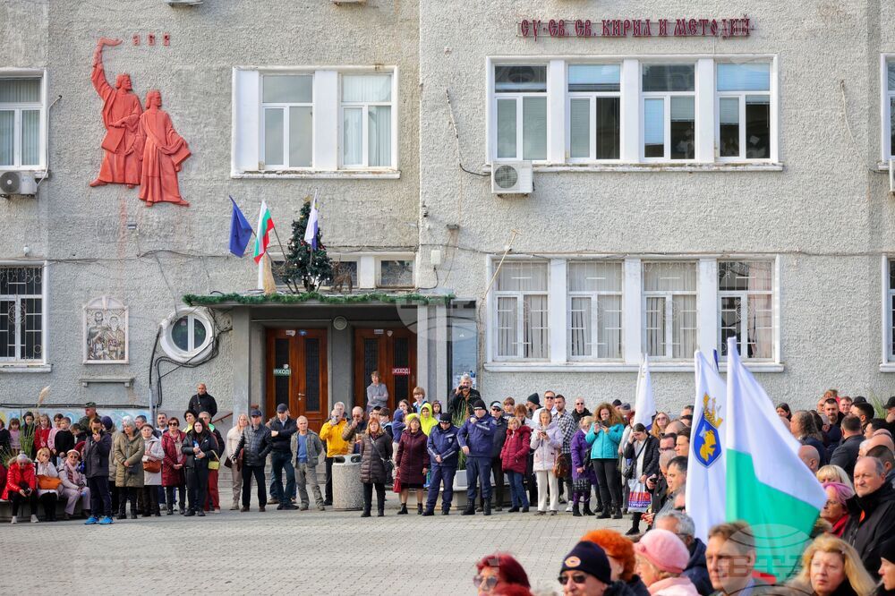 Бургас - освещаване на бойни знамена