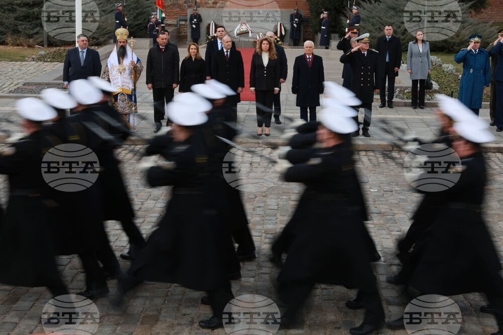 Outgoing Defence Minister: Political Crisis and Lack of Budget Halt Army's Modernization