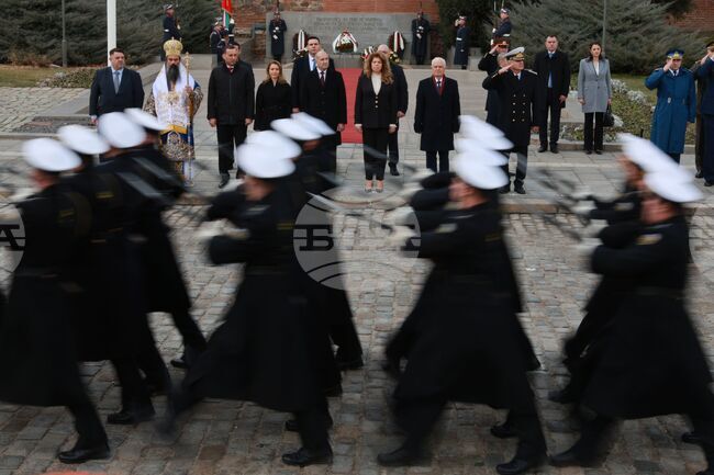 Outgoing Defence Minister: Political Crisis and Lack of Budget Halt Army's Modernization