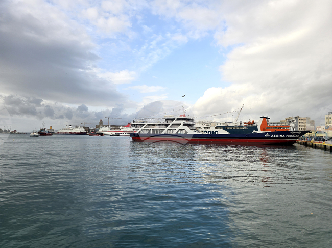 Greek Sailors Go on Strike Demanding Seafarers’ Evacuation from Middle East