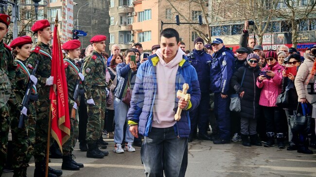 Във всички градове в област Габрово традицията по изваждане на кръста за Богоявление бе спазена