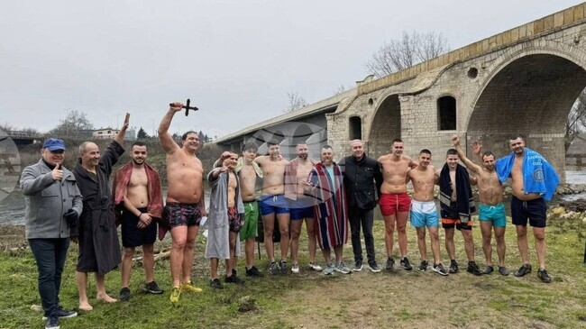 Четиридесет и три годишен русенец извади за трети път кръста от река Янтра край Бяла