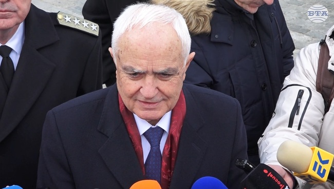 Политическата криза и липсата на бюджет налагат да се спре модернизацията на армията, каза министърът на отбраната в оставка Атанас Запрянов