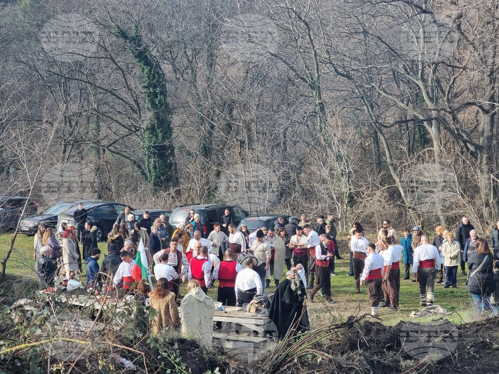 Стара Загора - ритуал водици - хвърляне на кръст в Мъглиж