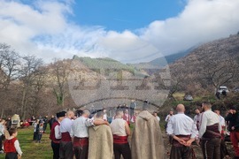 Стара Загора - ритуал водици - хвърляне на кръст в Мъглиж