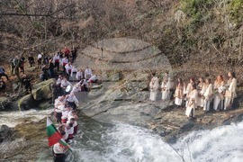 Стара Загора - ритуал водици - хвърляне на кръст в Мъглиж