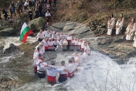 Стара Загора - ритуал водици - хвърляне на кръст в Мъглиж