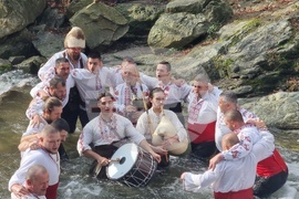 Стара Загора - ритуал водици - хвърляне на кръст в Мъглиж