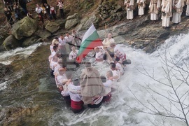 Стара Загора - ритуал водици - хвърляне на кръст в Мъглиж