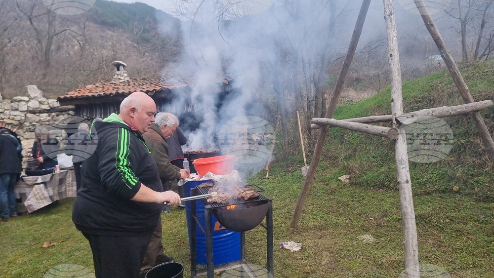 Стара Загора - ритуал водици - хвърляне на кръст в Мъглиж