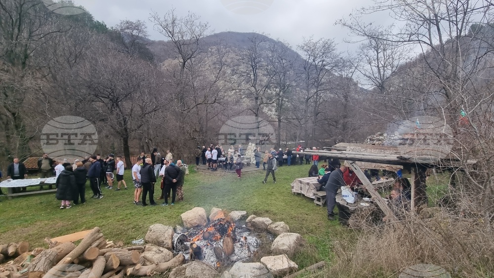 Стара Загора - ритуал водици - хвърляне на кръст в Мъглиж