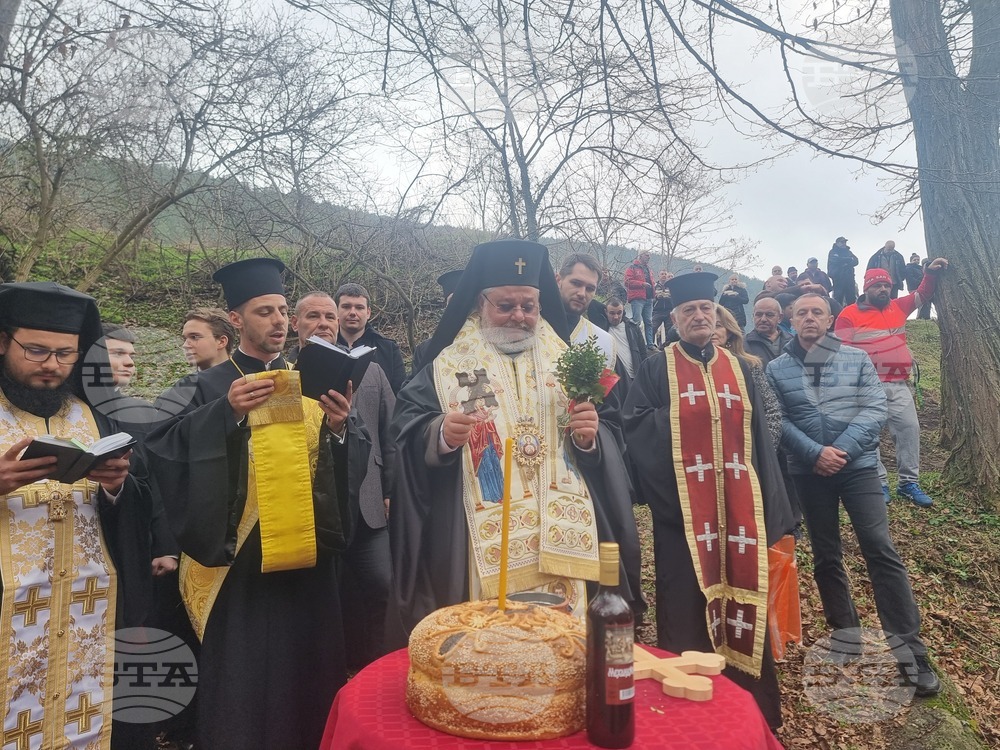 Стара Загора - ритуал водици - хвърляне на кръст в Мъглиж