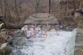 Стара Загора - ритуал водици - хвърляне на кръст в Мъглиж