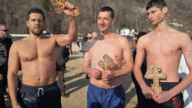 На шест места в област Добрич се проведе традиционно хвърляне на богоявленски кръст