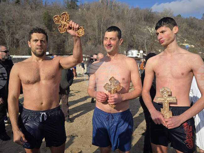 На шест места в област Добрич се проведе традиционно хвърляне на богоявленски кръст