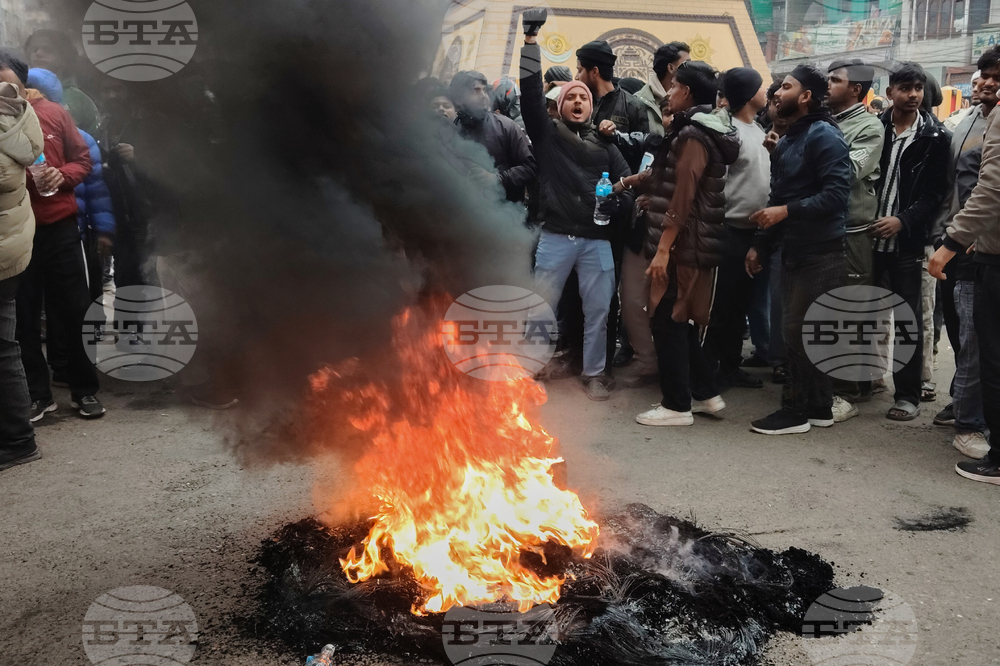 В южен непалски град беше въведен комендантски час след вандалска атака срещу джамия и последвали протести