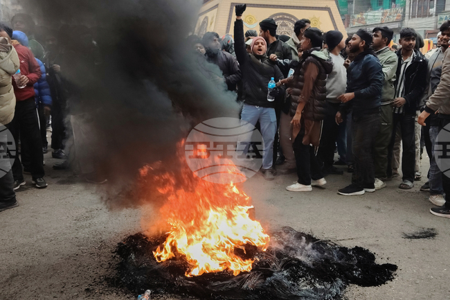 В южен непалски град беше въведен комендантски час след вандалска атака срещу джамия и последвали протести