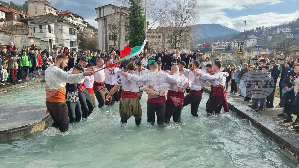 Смолян - Богоявление - храм "Св. Неделя"