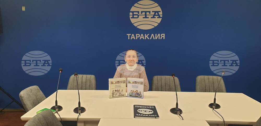 Учителка по химия от Тараклия преведе на български език 800 страници с християнски разкази за деца