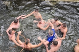 Петрич - ритуал по хвърляне на Богоявленския кръст