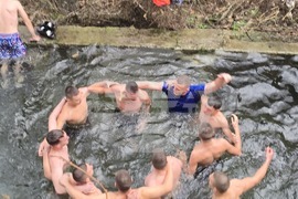 Петрич - ритуал по хвърляне на Богоявленския кръст