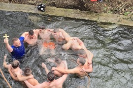 Петрич - ритуал по хвърляне на Богоявленския кръст