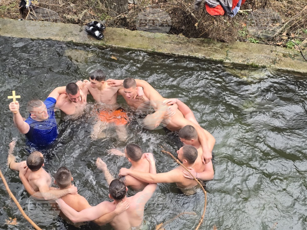 Петрич - ритуал по хвърляне на Богоявленския кръст