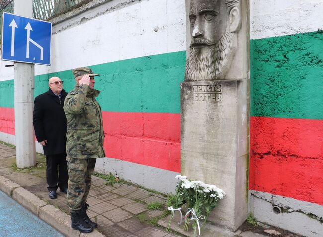 Областна администрация Русе: В Русе отбелязаха 178 години от рождението на Христо Ботев 