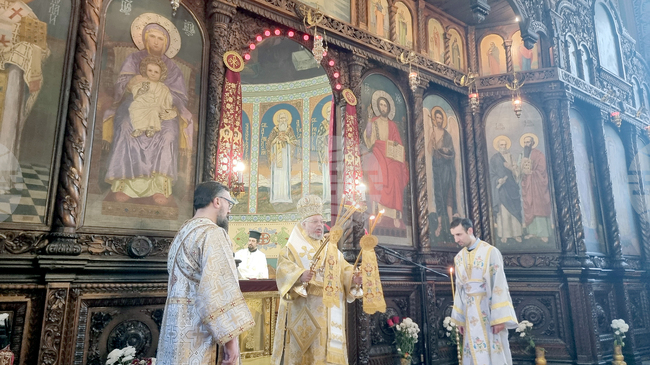 С утреня и света Златоустова литургия започна празничният Йордановден в Старозагорско, където бе спазена и богоявленската традиция