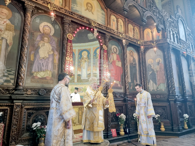 С утреня и света Златоустова литургия започна празничният Йордановден в Старозагорско, където бе спазена и богоявленската традиция