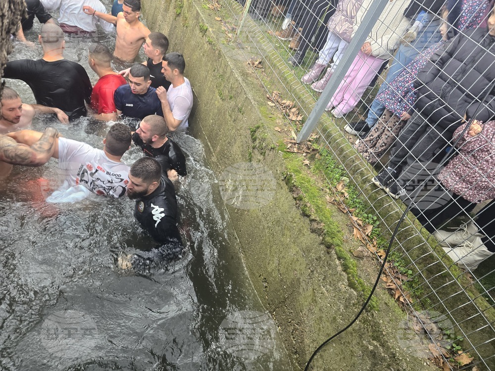 Петрич - ритуал по хвърляне на Богоявленския кръст