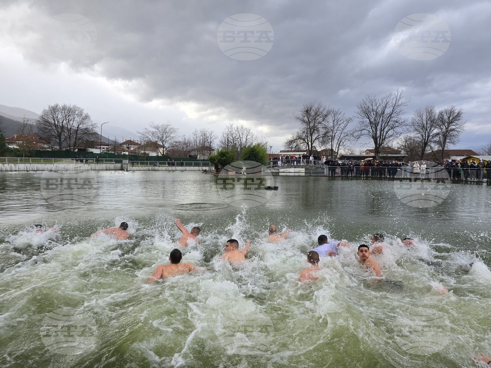 Петрич - ритуал по хвърляне на Богоявленския кръст