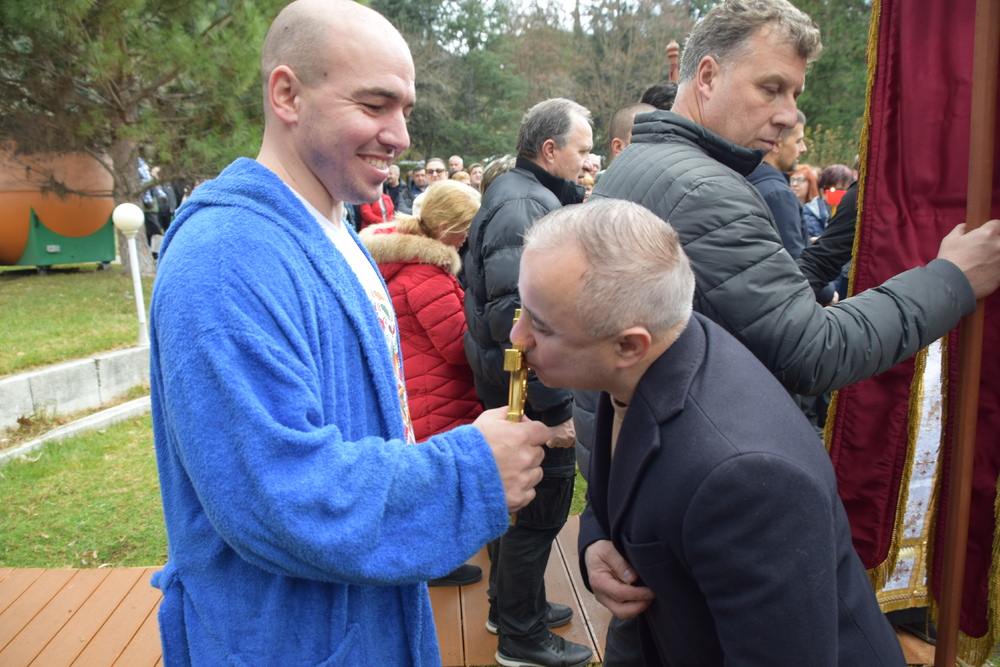 Община Сандански: Лазар Джаков извади светия кръст в Сандански