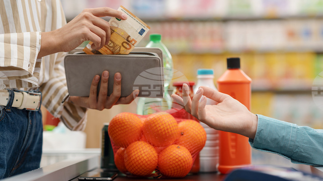 „Лидл“ отчита около 20 процента ръст на плащанията в брой в първите дни на януари на годишна база