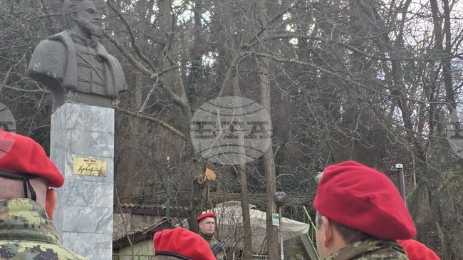 С военни почести в Благоевград беше отбелязана годишнината от рождението на Христо Ботев
