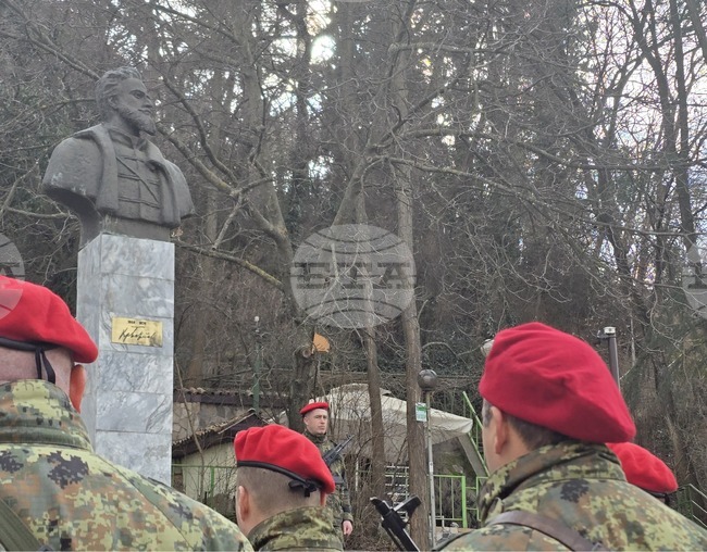 С военни почести в Благоевград беше отбелязана годишнината от рождението на Христо Ботев