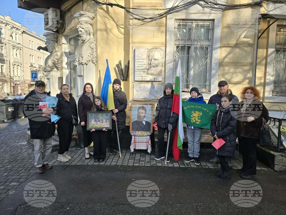 Ученици от българското неделно училище „Васил Априлов“ в Одеса се поклониха пред паметта на Христо Ботев