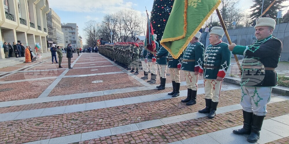 Шумен - освещаване на знамена на Българската армия