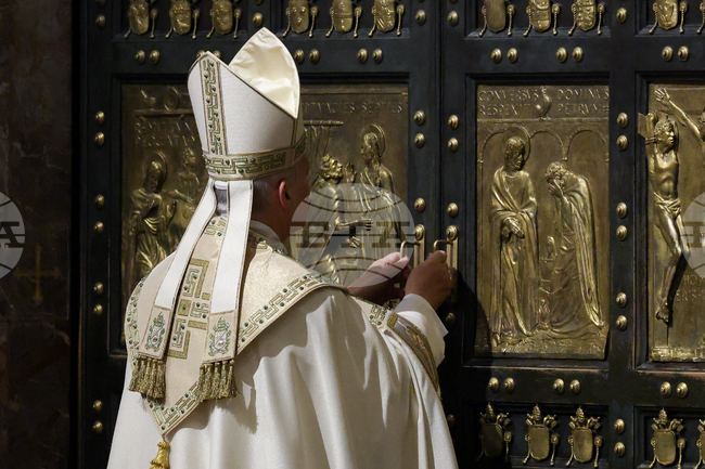 Ватиканът приключи "Юбилея на двамата папи и на надеждата" с поглед към следващия "Юбилей на изкуплението и спасението"