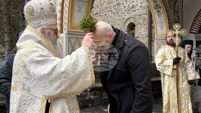 Богоявленския кръст от река Рилска край Рилския манастир извади 26-годишен национален състезател по борба