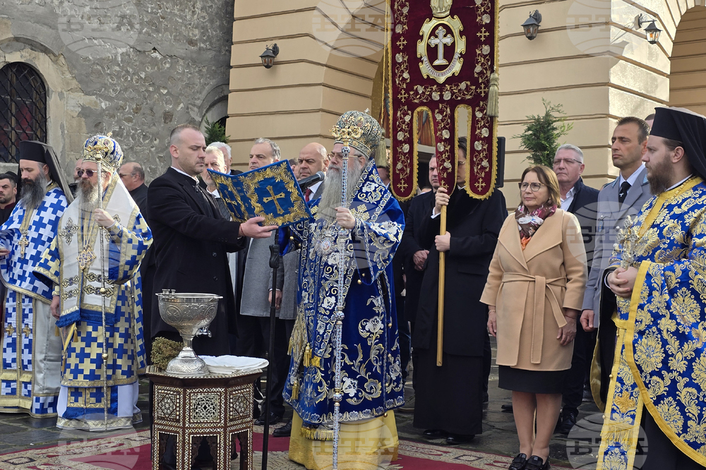 Пловдив - Велик Богоявленски водосвет - изваждане на кръст