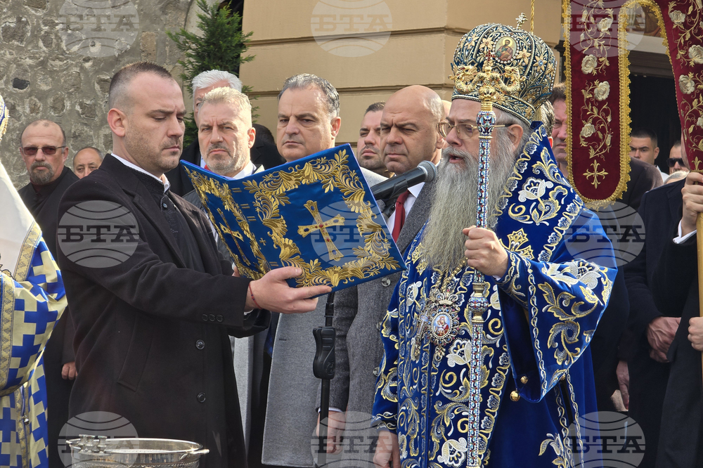 Пловдив - Велик Богоявленски водосвет - изваждане на кръст