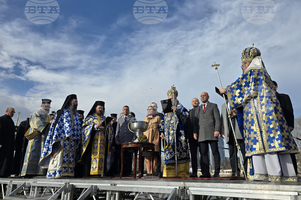 Пловдив - Велик Богоявленски водосвет - изваждане на кръст