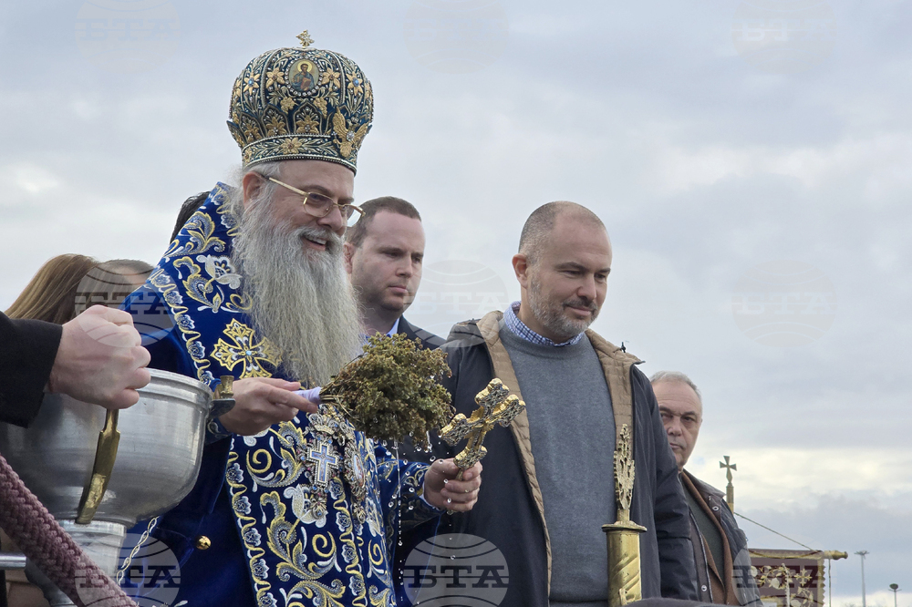 Пловдив - Велик Богоявленски водосвет - изваждане на кръст