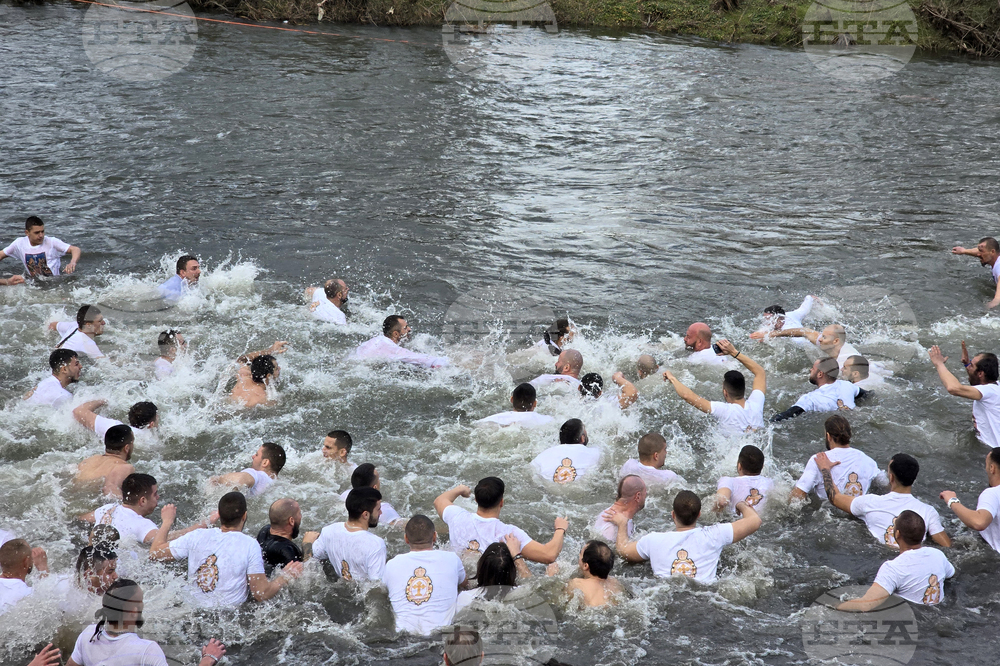 Пловдив - Велик Богоявленски водосвет - изваждане на кръст