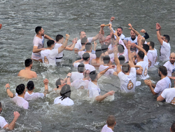 Пловдив - Велик Богоявленски водосвет - изваждане на кръст