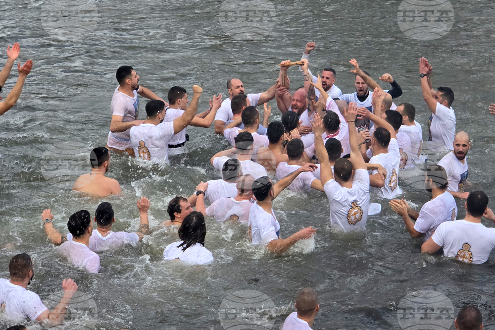 Пловдив - Велик Богоявленски водосвет - изваждане на кръст