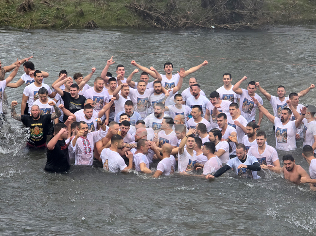 Пловдив - Велик Богоявленски водосвет - изваждане на кръст