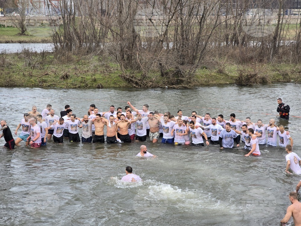 Пловдив - Велик Богоявленски водосвет - изваждане на кръст